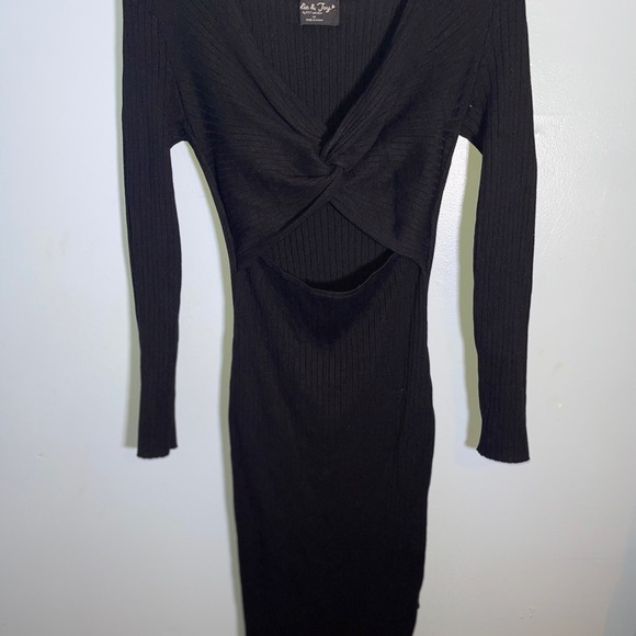 Elegant Black Knotted Dress - Picture 3 of 5